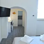 Tobacco Hotell 3*